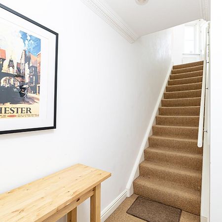 Tower View Apartment Chester Luaran gambar